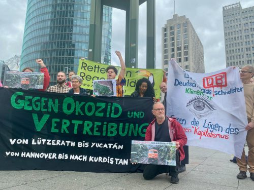 Protesto em Berlim: Deutsche Bahn fora da Amazônia! Crédito das fotos: Stefanie Hess; RdR/Klaus Schenk.